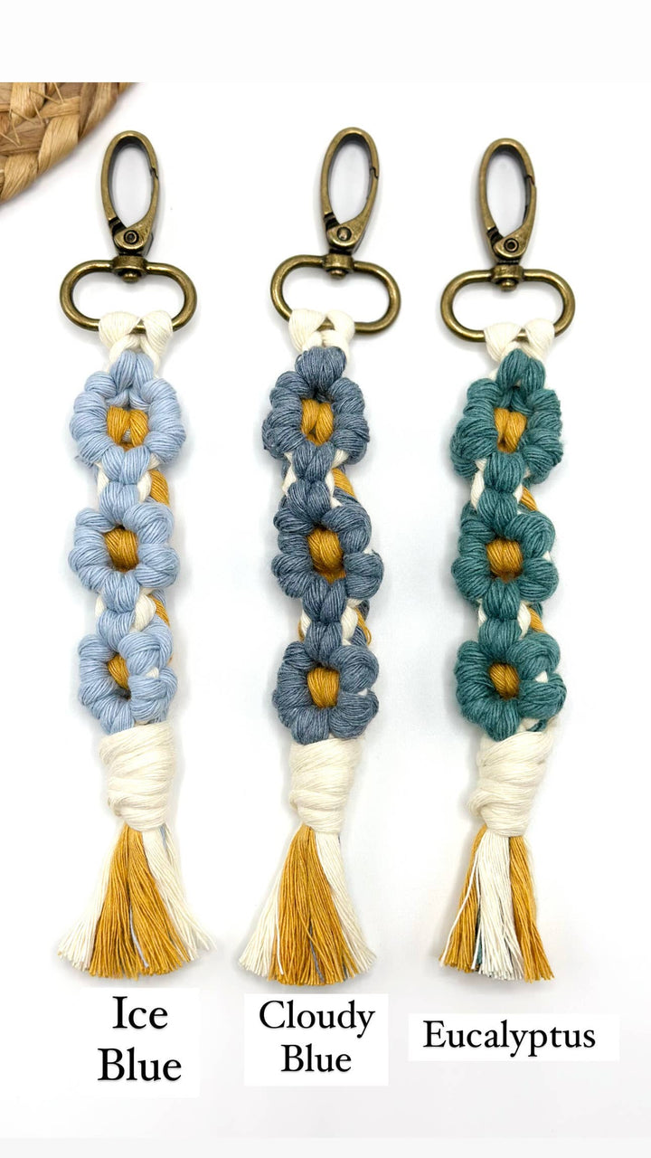 Lilly Bird Crochet - Flower macrame keychain