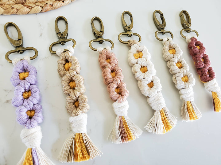 Lilly Bird Crochet - Flower macrame keychain