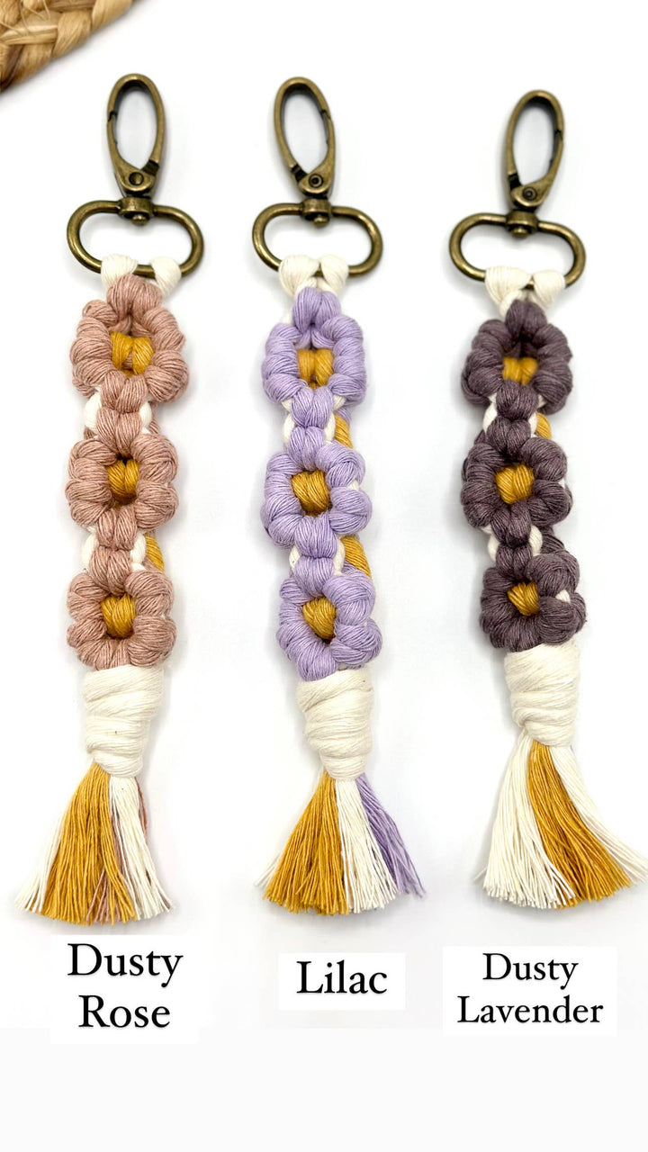 Lilly Bird Crochet - Flower macrame keychain