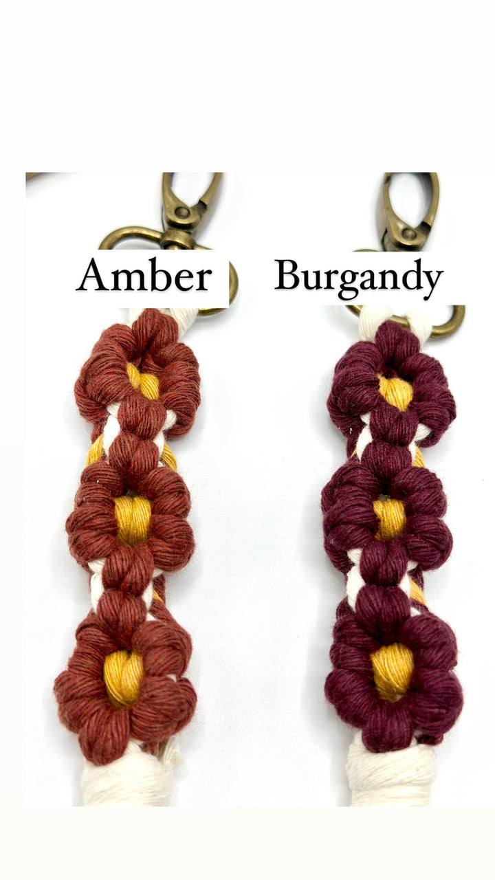 Lilly Bird Crochet - Flower macrame keychain