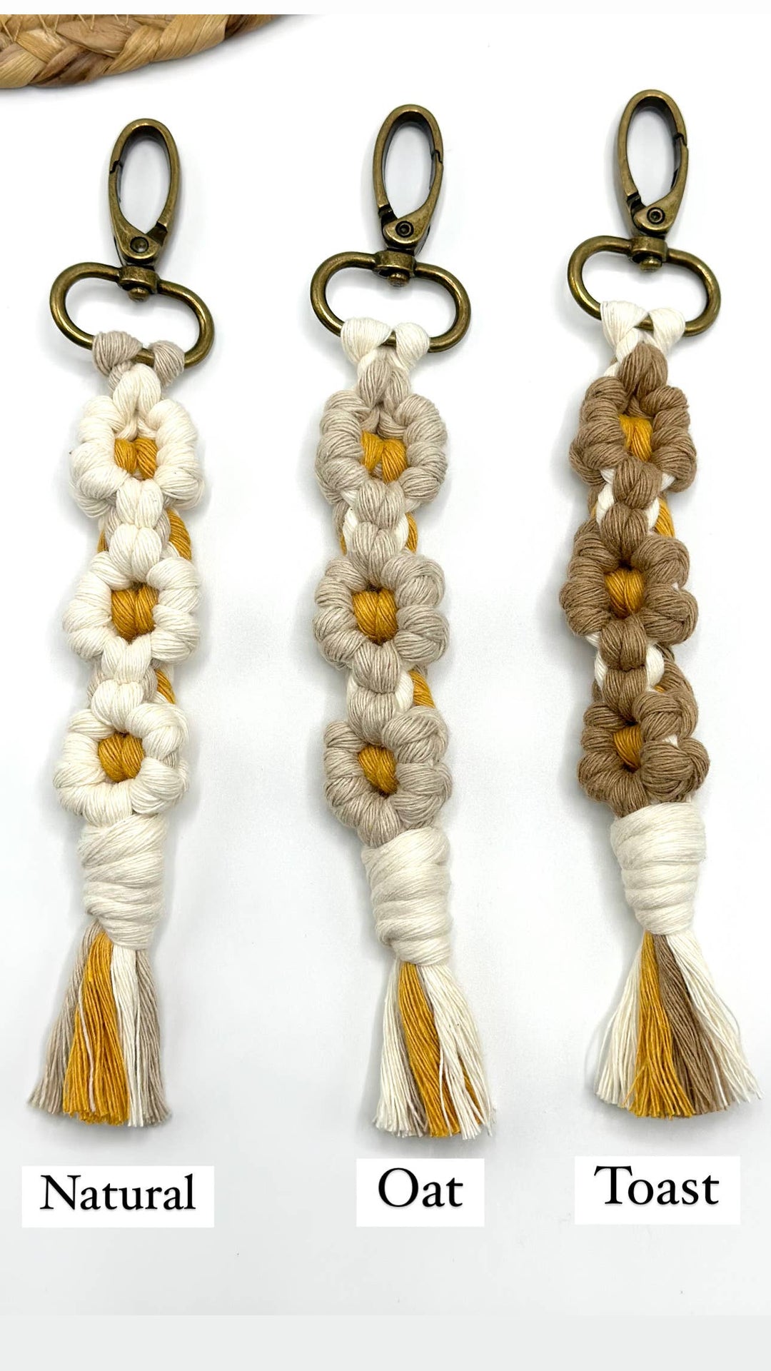 Lilly Bird Crochet - Flower macrame keychain