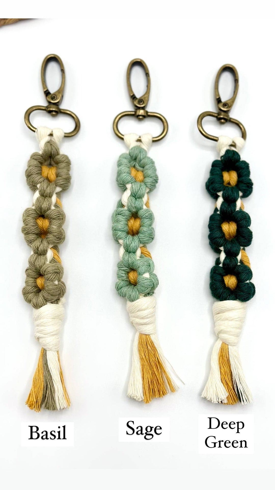 Lilly Bird Crochet - Flower macrame keychain